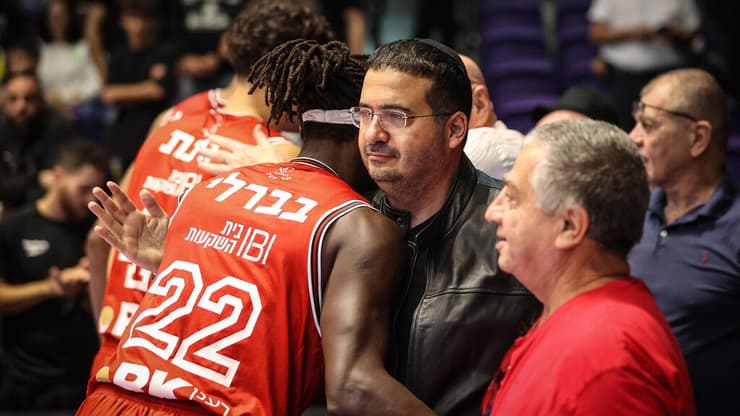 עופר ינאי ופטריק בברלי (צילום: עוז מועלם) עופר ינאי ופטריק בברלי