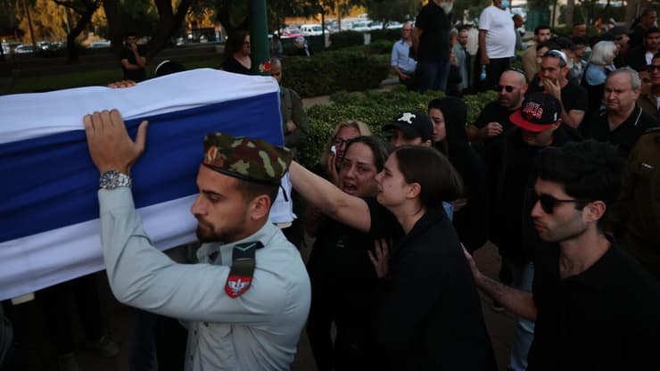 הלווייתו של רס״ל עידן קינן ז"ל בבית העלמין בקריית שאול