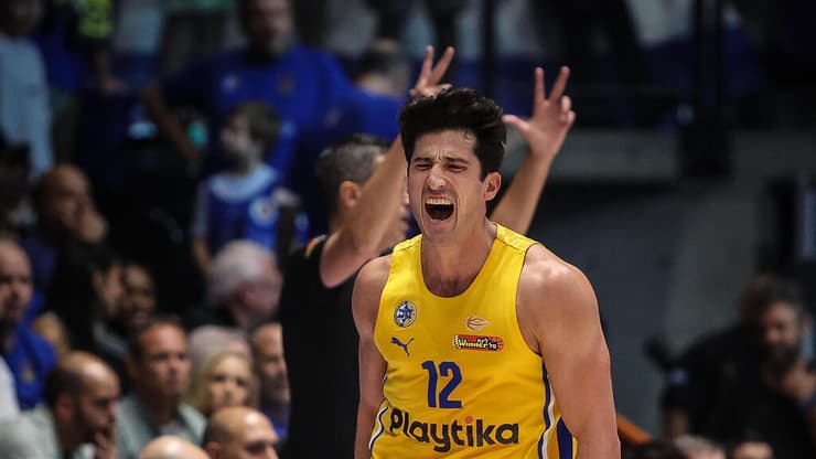 שחקן מכבי ת"א ג'ון דיברתולומיאו