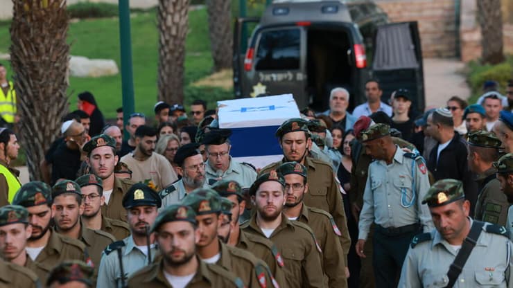 הלווייתו של רס״ל עידן קינן ז"ל בבית העלמין בקריית שאול