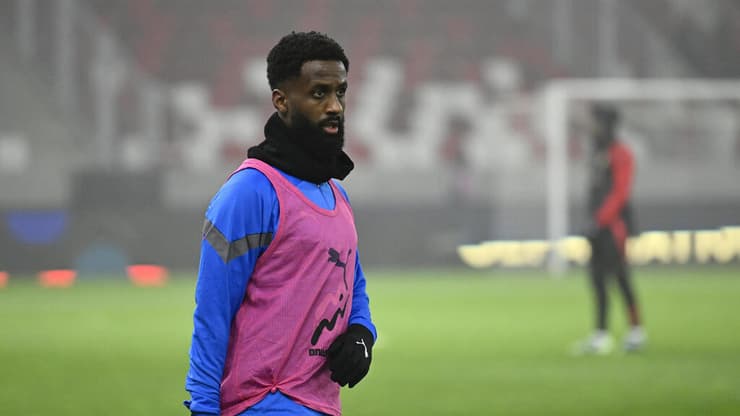 בוחן חלופות. דסה (צילום: AP Photo/Denes Erdos) אלי דסה