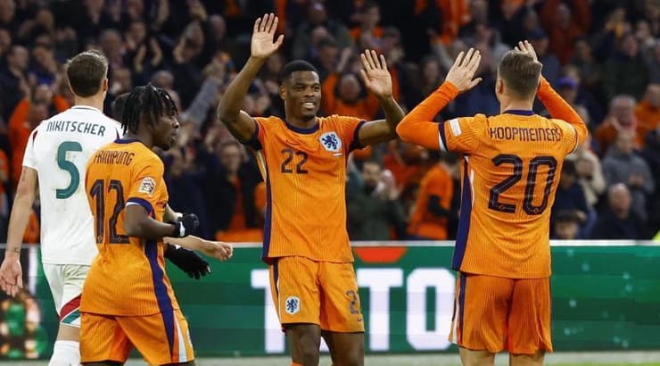 שחקני הולנד חוגגים