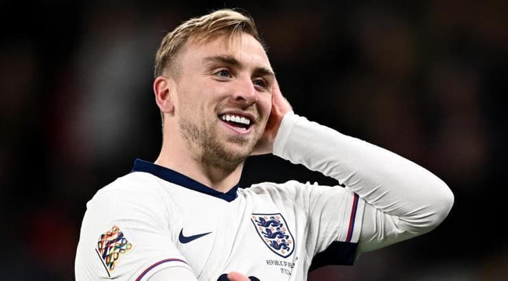 טיילור הארווד-בלייס מאושר