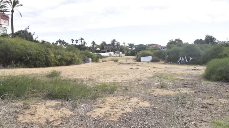 הדיונות מהן ככ"נ השליכו החשודים פצצות התאורה לבית ראש הממשלה בקיסריה