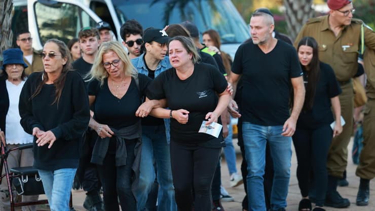 הלווייתו של רס״ל עידן קינן ז"ל בבית העלמין בקריית שאול