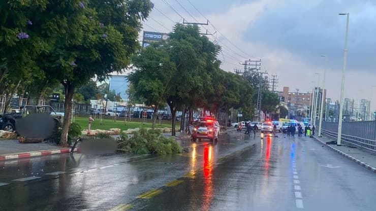 צילום: תיעוד מבצעי מד"א תיעוד מזירת פיצוץ כלי הרכב בפתח תקווה