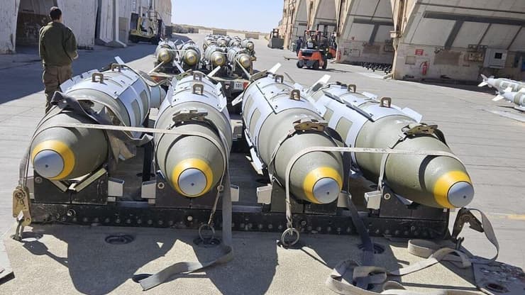 פצצות JDAM בבסיס חיל האוויר (צילום: יואב זיתון) פצצות ג'יי־דאם בבסיס חיל האוויר