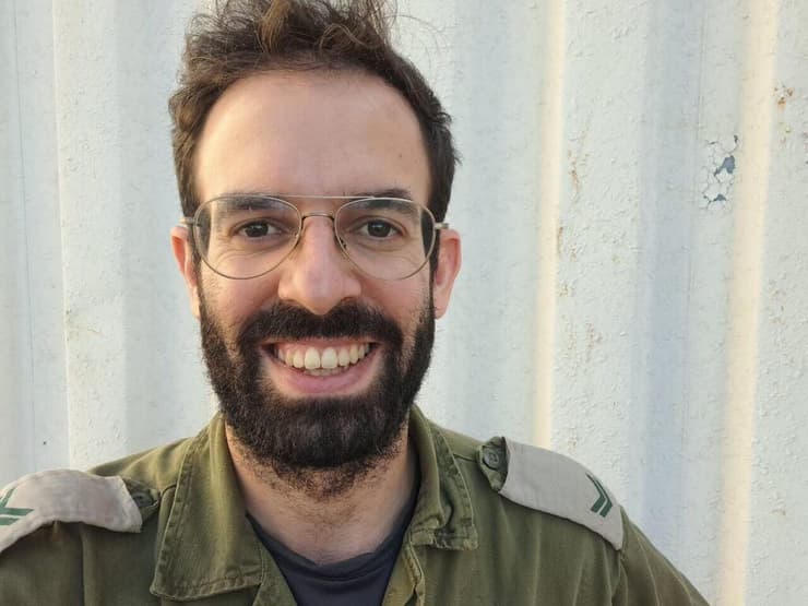 יותר מ-200 יום בשנה במילואים. ערן דותן עדיין ממשיך במסע לחלוק הרפואה (צילום: אלבום פרטי) ערן דותן יו"ר ארגון המתמחים מרשם