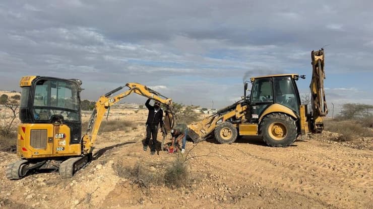 העבודות בגבעות בר להקמת בית העלמין הצבאי החדש (צילום: דוברות מ.א בני שמעון) הקמת בית העלמין הצבאי החדש בגבעות בר