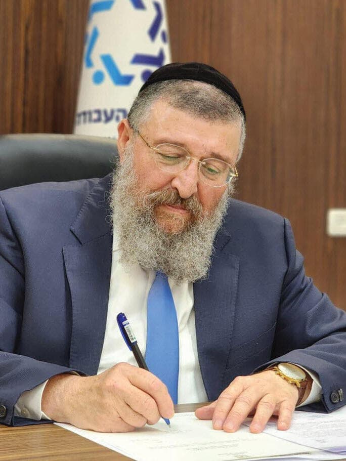 שר העבודה יואב בן צור (צילום: דוברות שר העבודה) שר העבודה יואב בן צור