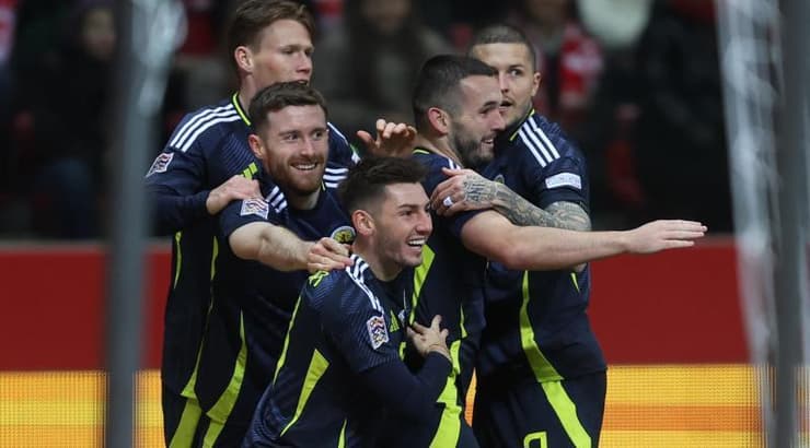 נבחרת סקוטלנד חוגגת (רויטרס) נבחרת סקוטלנד חוגגת