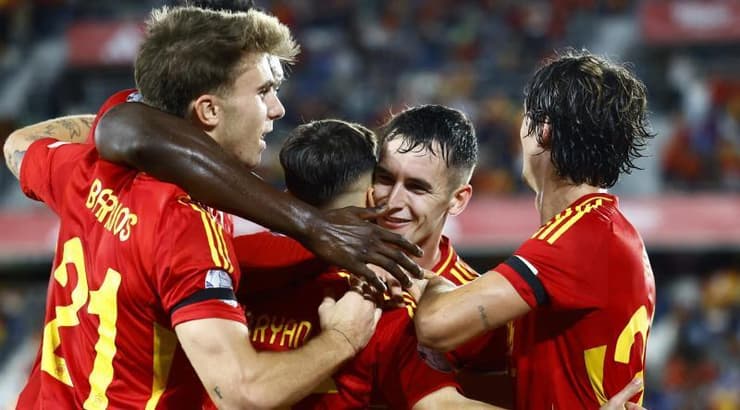 שחקני ספרד חוגגים (רויטרס) שחקני ספרד חוגגים