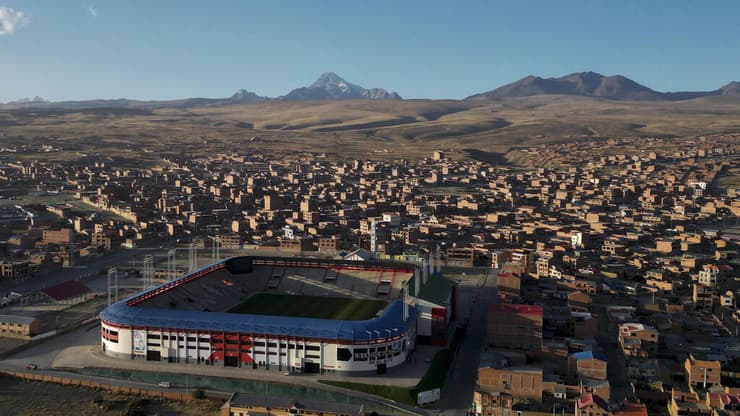 על גג העולם. האצטדיון באל אלטו (צילום: AP Photo/Juan Karita) האצטדיון באל אלטו