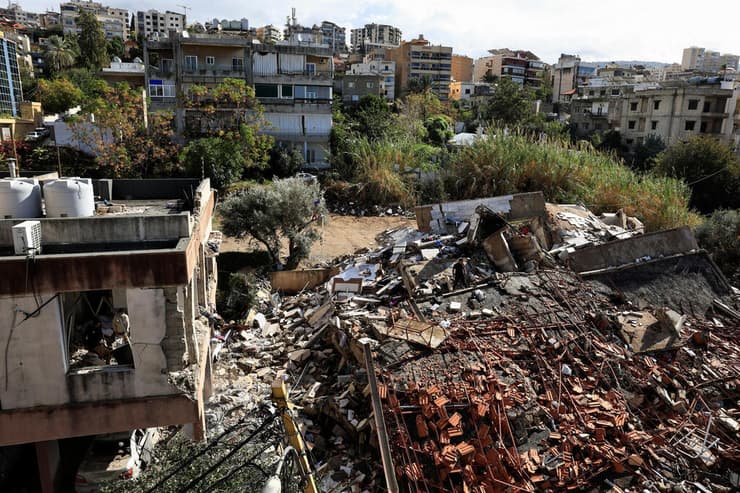 בניין שהתמוטט לאחר שנפגע מתקיפה אוויריות אוויר חיל אוויר