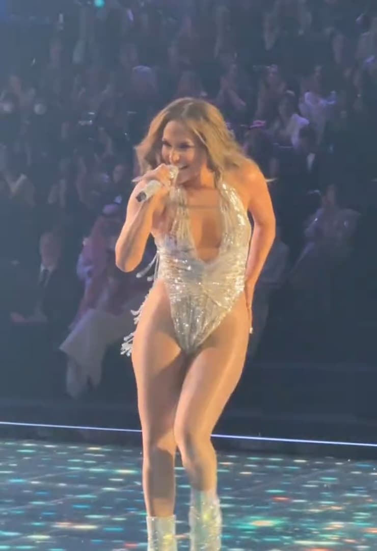 ההופעה של ג'ניפר לופז שעוררה סערה. "איפה האנשים החופשיים של סעודיה שירסנו?" ההופעה של ג'ניפר לופז שפחות התחברו אליה