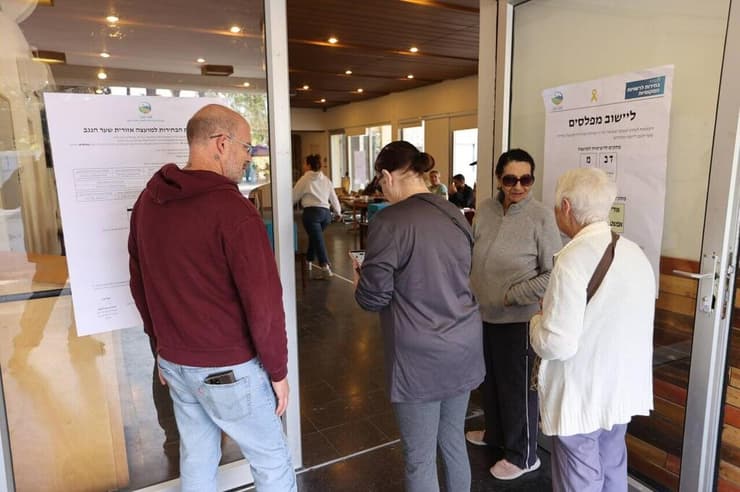 צילום: גדי קבלו נערכים לבחירות לרשויות המקומיות בעוטף עזה