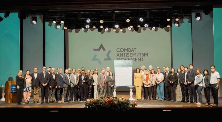 תמונה קבוצתית מהוועידה לאחר החתימה על ההצהרה המשותפת (צילום: Jorge Duran / CAM) תמונה קבוצתית מהוועידה לאחר החתימה על ההצהרה המשותפת