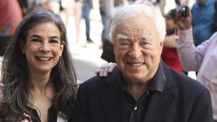 ארתור פרומר עם בתו פאולינה ב-2012 (צילום: AP Photo/Peter Morgan) ארתור פרומר עם בתו פאולינה ב-2012