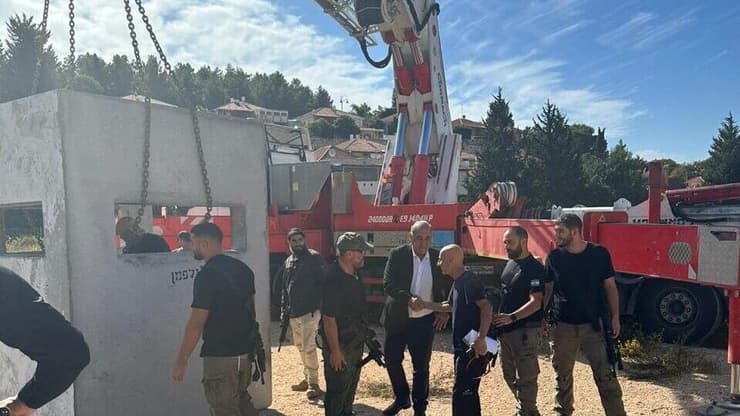 הצבת עמדות ירי מסביב ליישוב שלומי