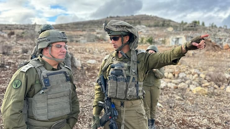 אדרעי בדרום לבנון. הצטלם על מבנה: "זה המצב של רבים בדרום לבנון" אביחי אדרעי בסיור בדרום לבנון