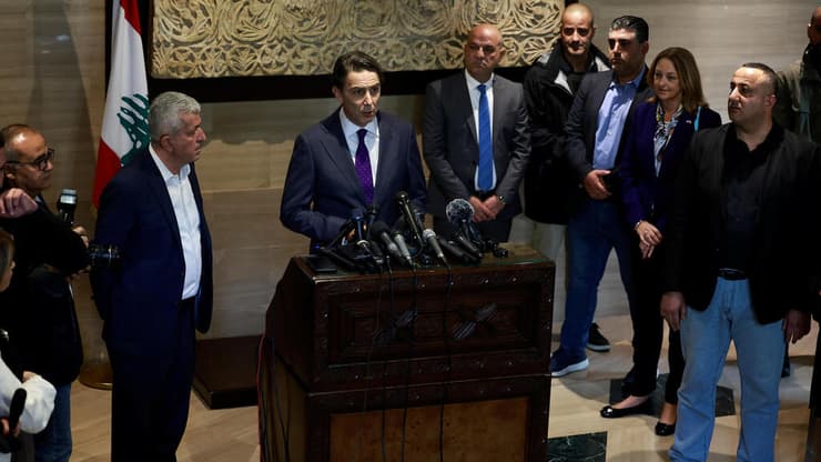 עמוס הוכשטיין פגישה עם נביה ברי