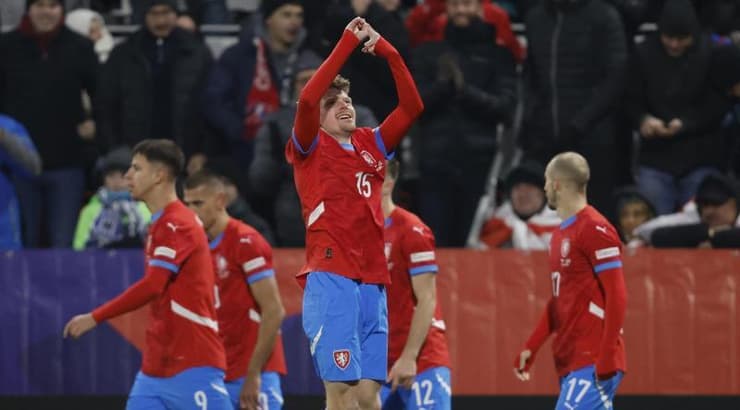 פאבל סולץ' חוגג (רויטרס) פאבל סולץ' חוגג