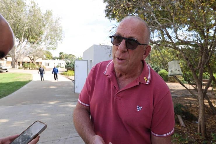 "במרפסת אין בתים שרופים, אז אני יכול לשחק בנדמה לי". צוק (צילום: גדי קבלו) נערכים לבחירות לרשויות המקומיות בעוטף עזה