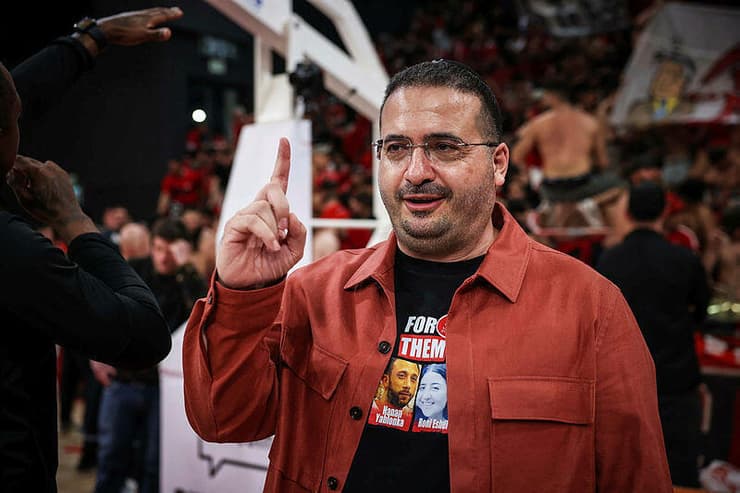 בעל השליטה בנופר אנרגיה והפועל ת"א בכדורסל עופר ינאי (צילום: עוז מועלם) בעל השליטה בנופר אנרגיה והפועל ת"א בכדורסל עופר ינאי