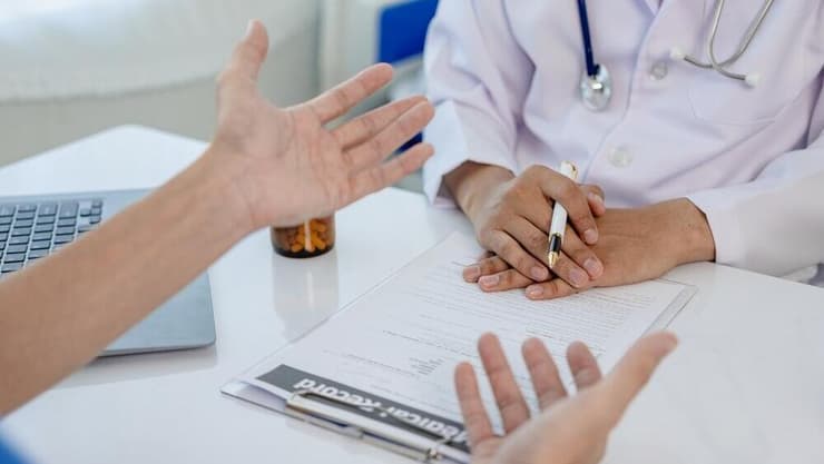 פגישה עם רופא פסיכיאטר אינטייק