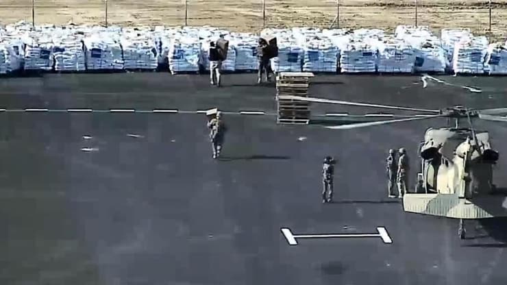 תיעוד מהעברת סיוע הומניטרי לרצועת עזה ע"י מסוקים של חיל האוויר הירדני 