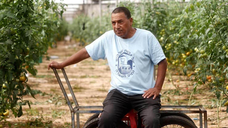שייקה שקד, חקלאי מנתיב העשרה מזה 42 שנה