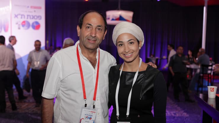 יפית לוי-אטיאס עם אביה רמי לוי