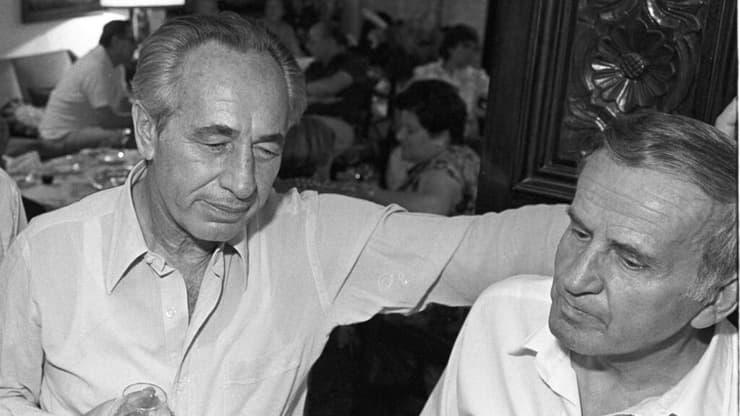 אל שווימר ושמעון פרס (צילום: באדיבות ארכיון דוד רובינגר) אל שווימר