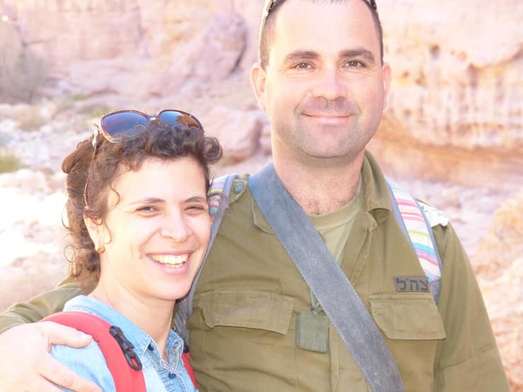 מיכל קסטן קידר וסגן אלוף דולב קידר ז"ל. מנהלת יחס מורכב מול המילה 'אלמנה' (צילום: אלבום פרטי) מיכל קסטן קידר וסגן אלוף דולב קידר ז"ל