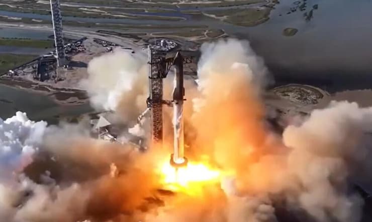 שניות לאחר השיגור