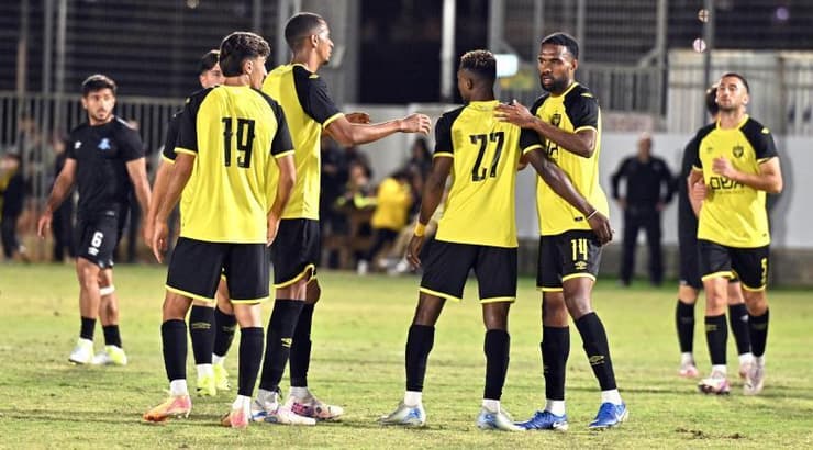 טוואמסי חוגג עם החברים (יוד צילומים אילת) טוואמסי חוגג עם החברים