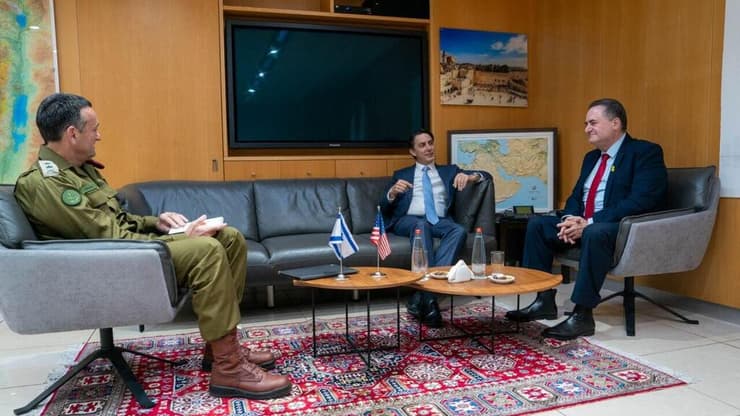 שר הביטחון ישראל כ"ץ בפגישה עם הרמטכ"ל רב אלוף הרצי הלוי ושליח נשיא ארה"ב עמוס הוכשטיין
