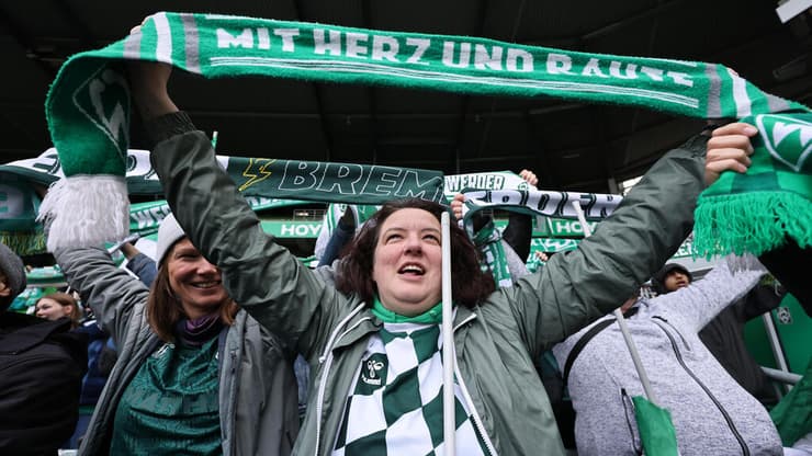 אוהדי ורדר ברמן הביעו תמיכה במהלך (Christof Koepsel/Getty Images) אוהדי ורדר ברמן