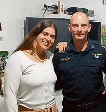 גולן עם אל־הוזייל, השוטר שחילץ אותה yk14159472