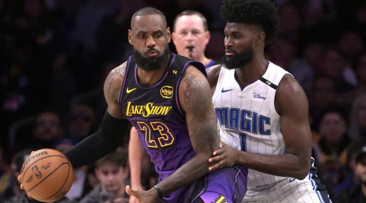 לברון ג'יימס מול ג'ונתן אייזק (רויטרס) לברון ג'יימס מול ג'ונתן אייזק