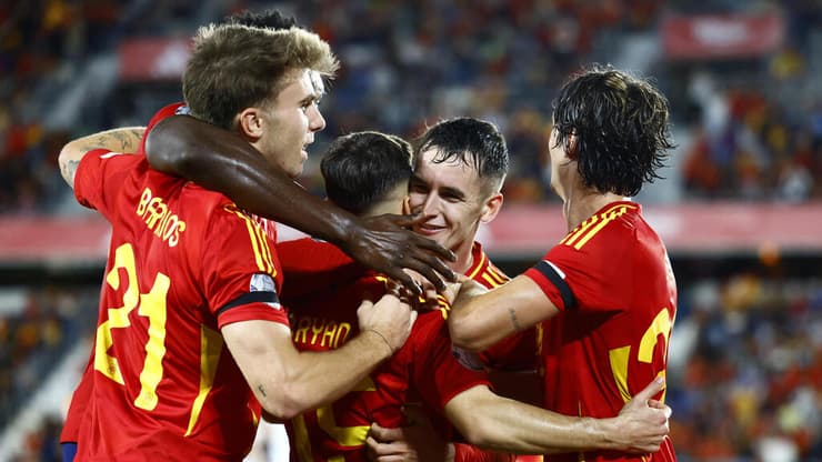 שחקני נבחרת ספרד חוגגים