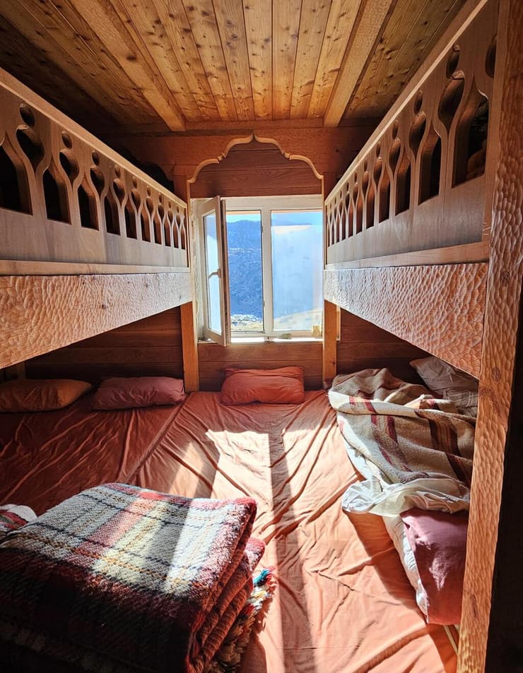 אסטר אלמוג בטרק סולו בבולגריה