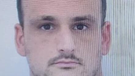 רועי אביטל (צילום: דוברות המשטרה ) רועי אביטל, חשוד באונס קטינה, אספקת סמים, צילום נשים בשירותים ביחידת הדיור שלו ועוד