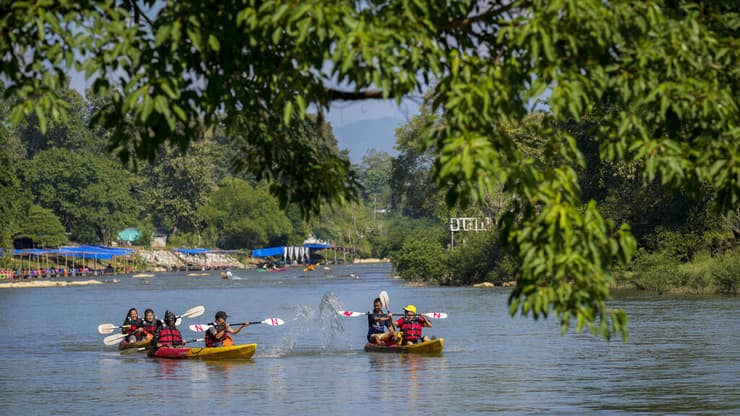 קיאקים בנהר סונג בוואנג ויאנג