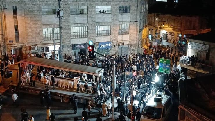 התהלוכה במאה שערים (צילום: מוטי פרץ) התהלוכה במאה שערים