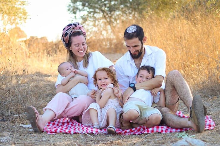 שהם ומשפחתו   