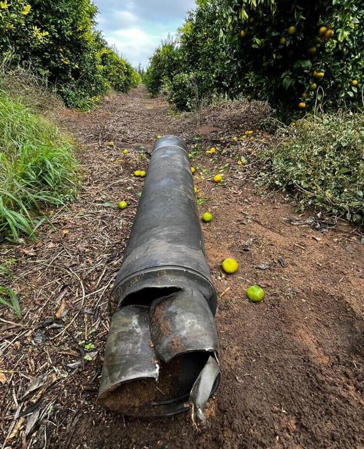 רסיס רקטה בתל יצחק רסיסי רקטה בקיבוץ תל יצחק