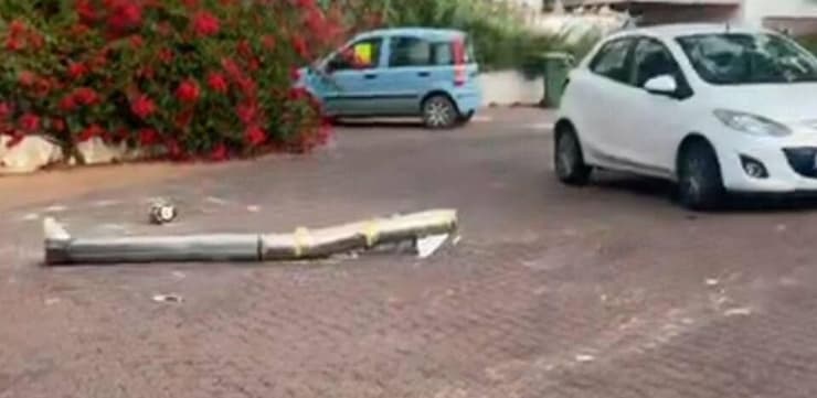 רסיס רקטה בכפר יונה רסיס רקטה בכפר יונה