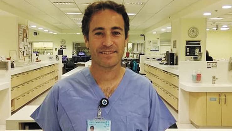 ד״ר עומר אור, האורתופד-אונקולוג, המנתח שליווה את עידו שמחי. (דוברות הדסה) עומר אור