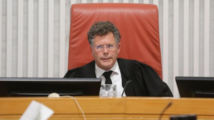 ספוילר: גם השבוע הוא לא ימונה לנשיא קבוע של ביהמ"ש העליון. יצחק עמית (צילום: אלכס קולומויסקי) דיון בעתירתם של חברי קיבוצי המועצה האזורית אשכול שלא קיבלו הכרה כזכאים להטבות כתוצאה ממלחמת חרבות ברזל